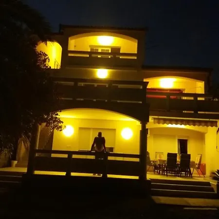 In With Balcony, Air Conditioning, Wifi, Dishwasher 4589-2 Vir