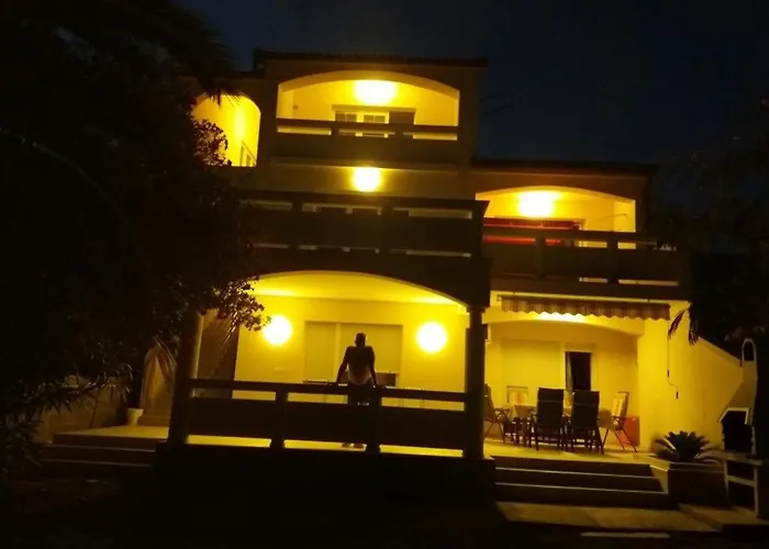 In With Balcony, Air Conditioning, Wifi, Dishwasher 4589-2 Vir