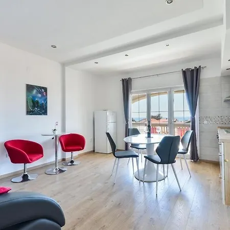 In With Balcony, Air Conditioning, Wifi, Dishwasher 4589-2