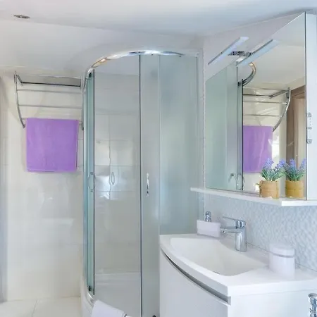 Апартаменты In With Balcony, Air Conditioning, Wifi, Dishwasher 4589-2