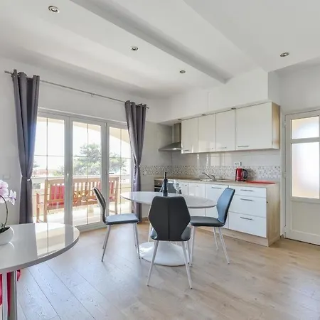 Апартаменты In With Balcony, Air Conditioning, Wifi, Dishwasher 4589-2 *